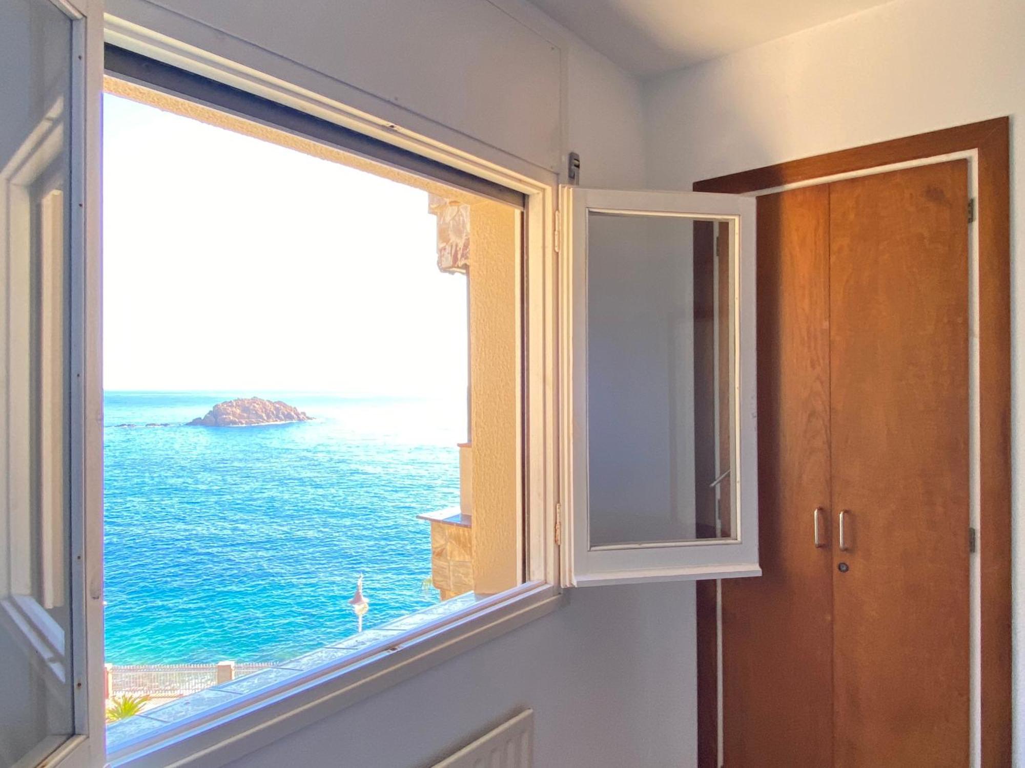 Magnificent Apartment At The Sea Front Of Tossa De Mar Bagian luar foto