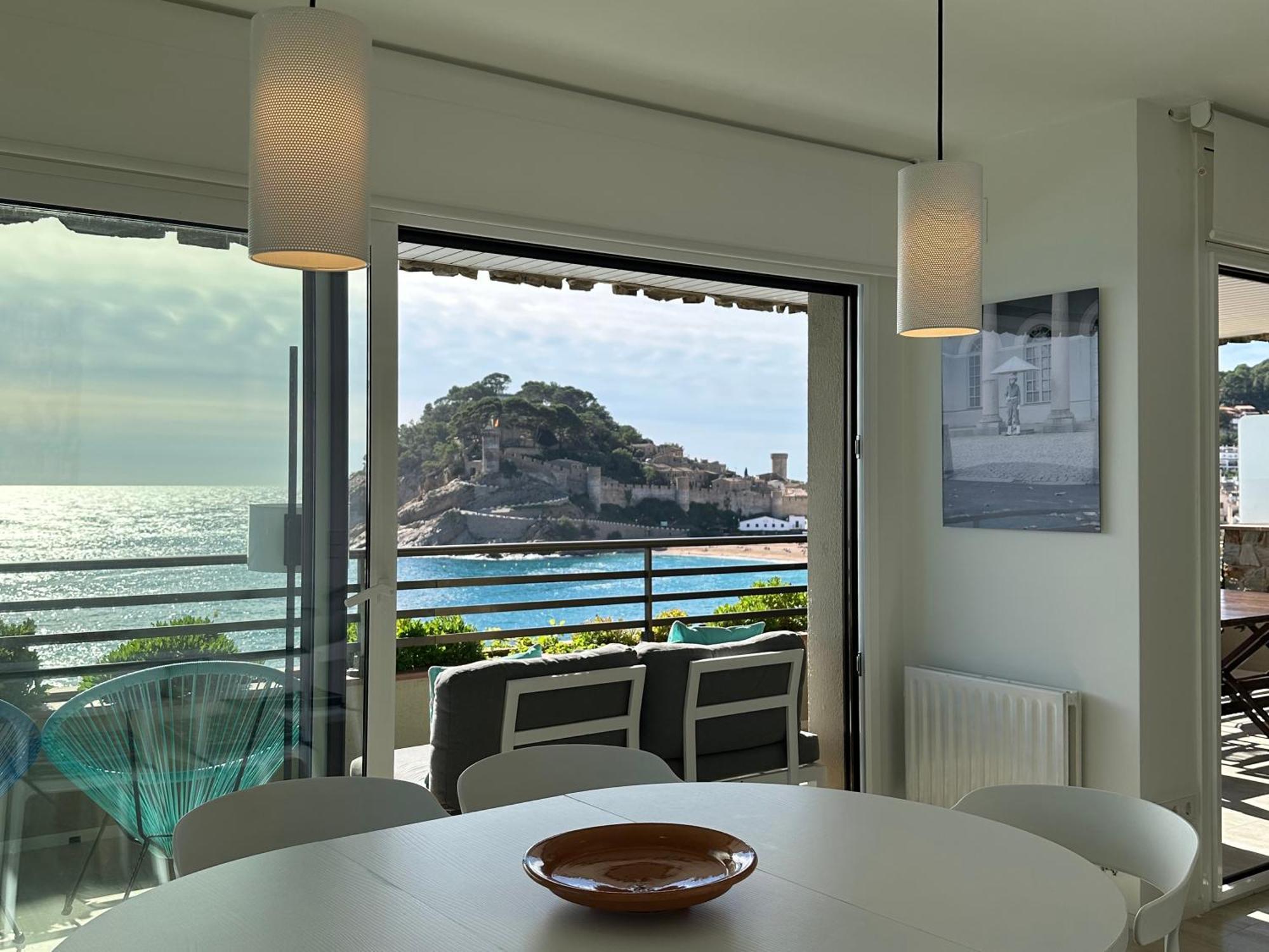 Magnificent Apartment At The Sea Front Of Tossa De Mar Bagian luar foto