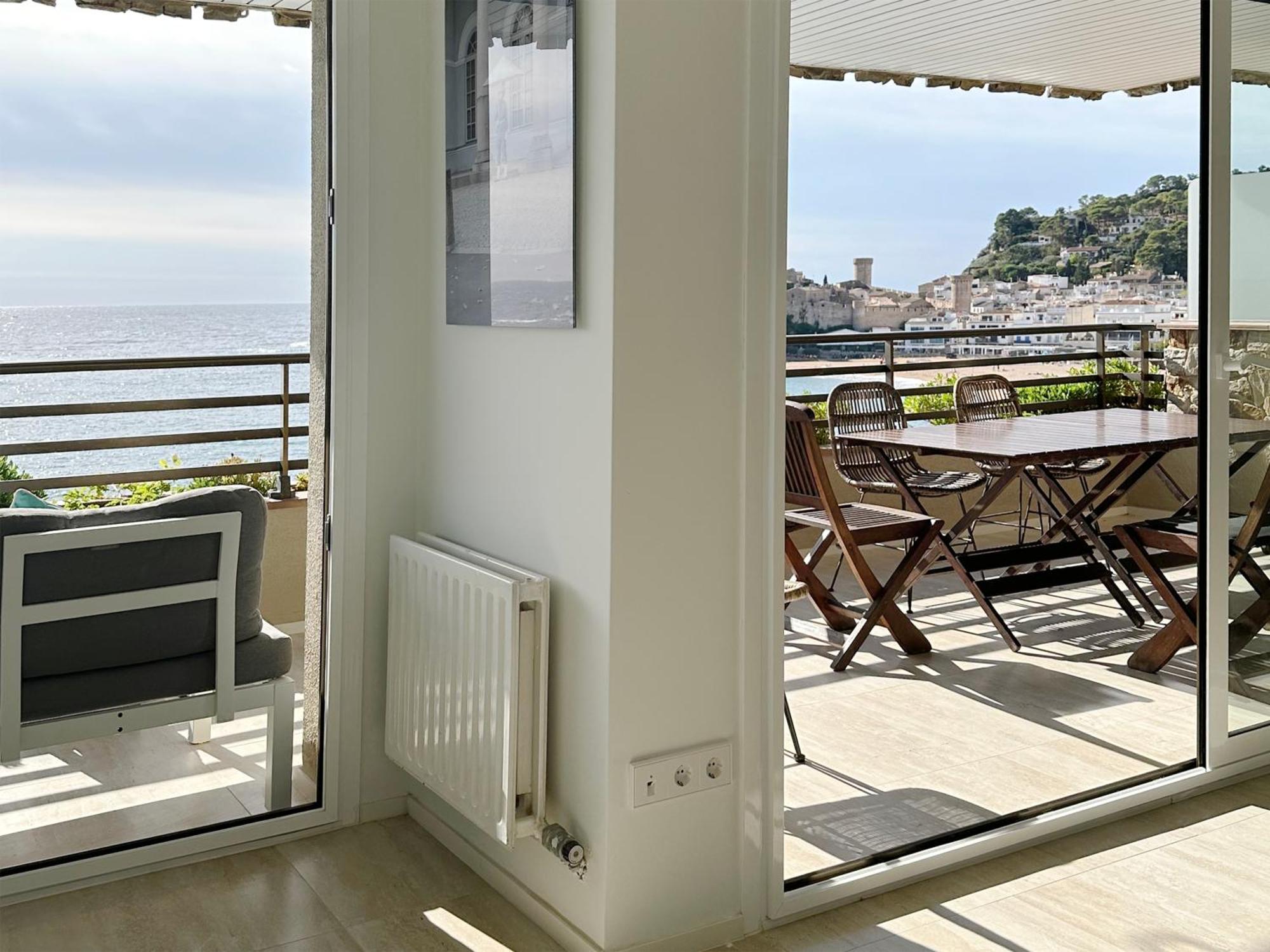 Magnificent Apartment At The Sea Front Of Tossa De Mar Bagian luar foto