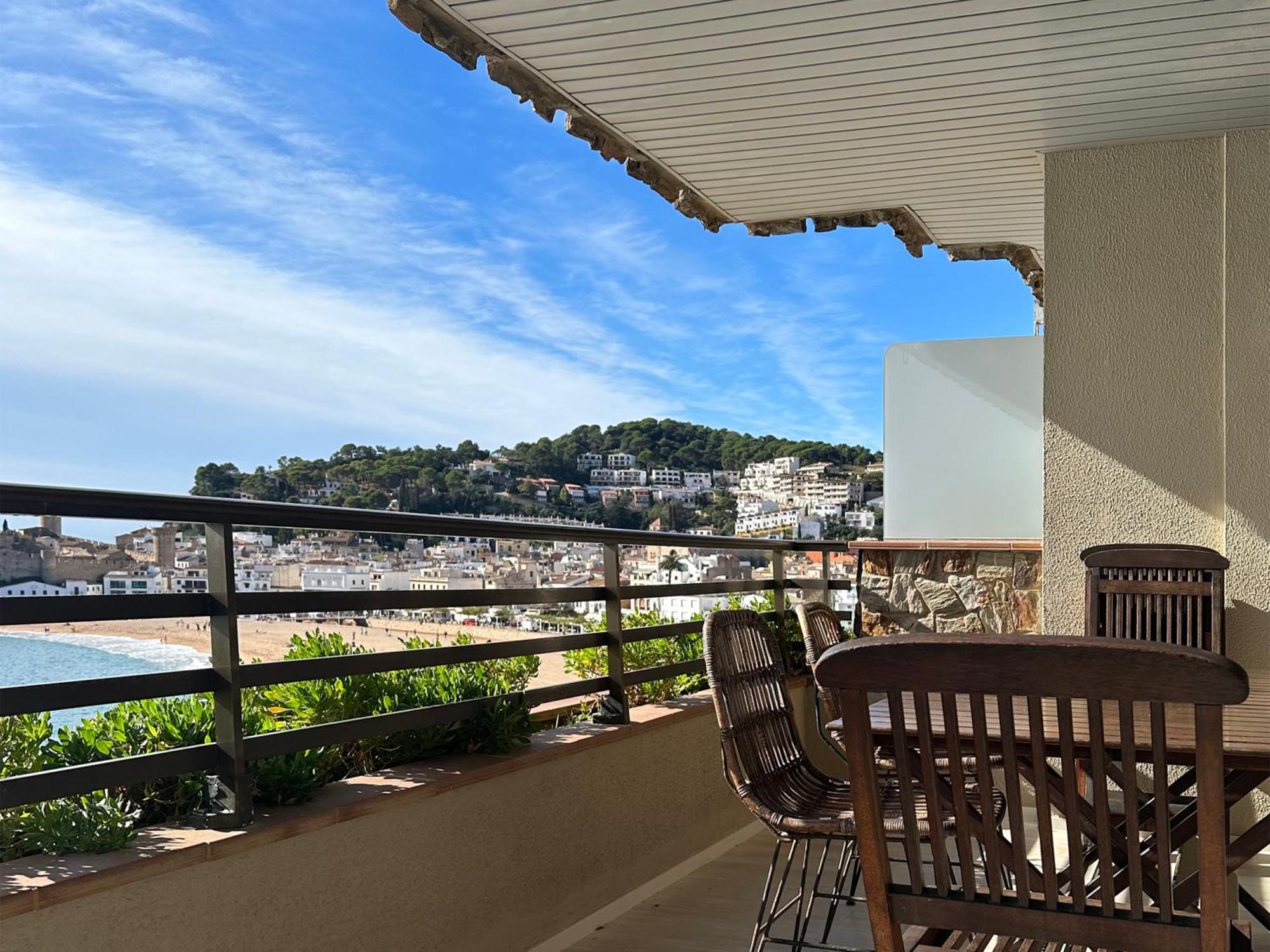 Magnificent Apartment At The Sea Front Of Tossa De Mar Bagian luar foto